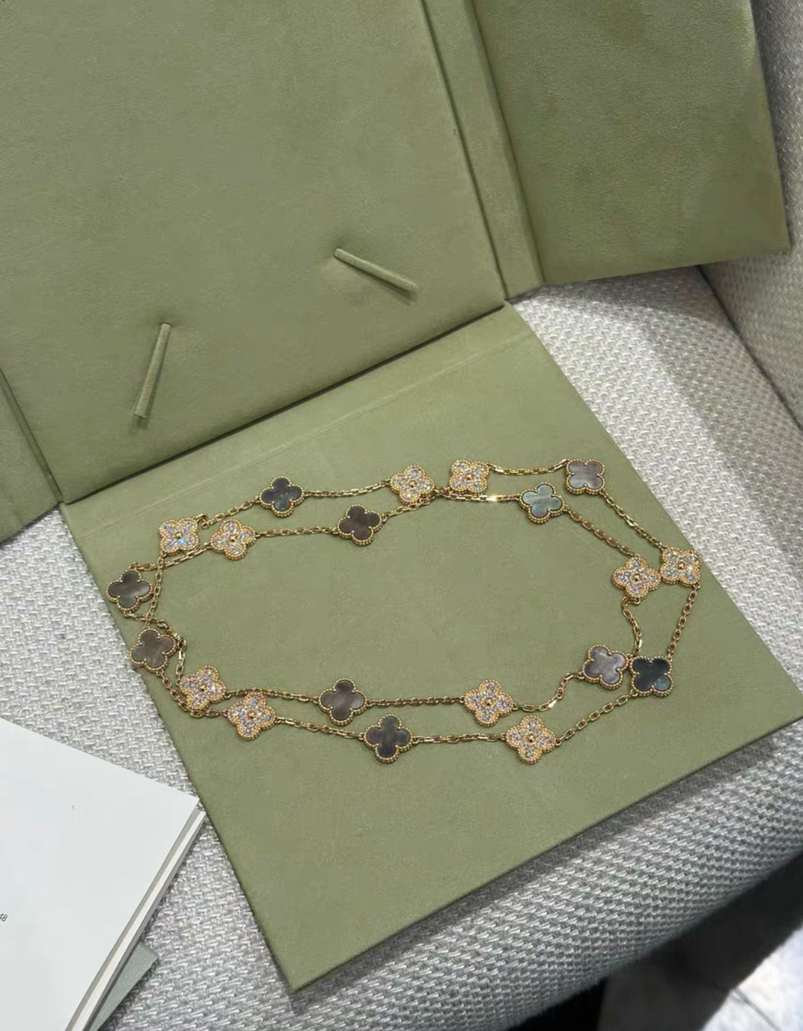 Van Cleef Arpels Vintage Alhambra long necklace, 20 motifs 18K rose gold, Diamond, Gray Mother-of-pearl