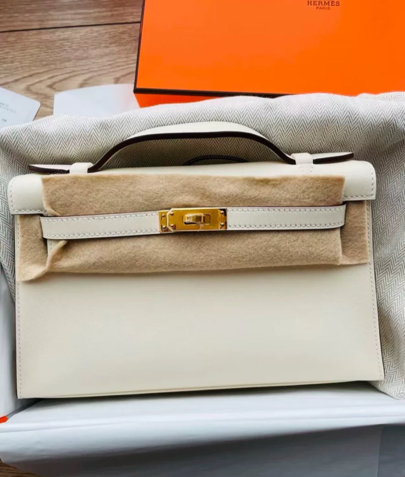 Hermès Kelly Pochette Nata Swift Leather Gold Hardware