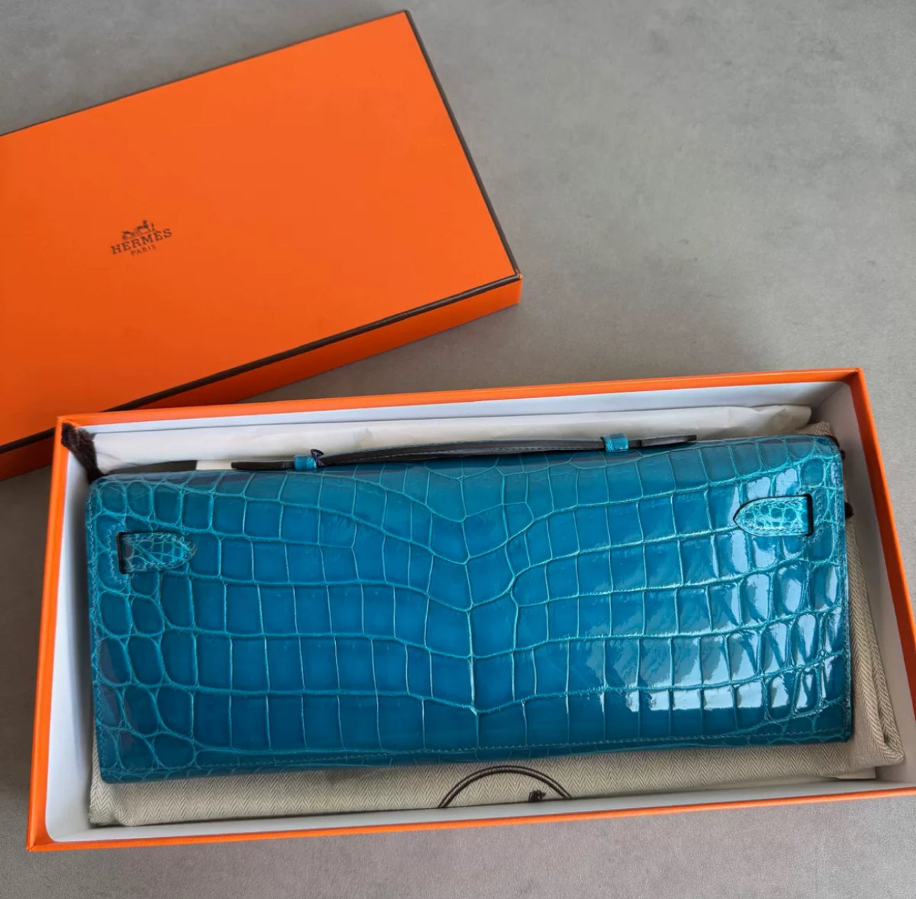 Hermès Shiny Niloticus Crocodile Kelly Cut Pochette Bleu Izmir