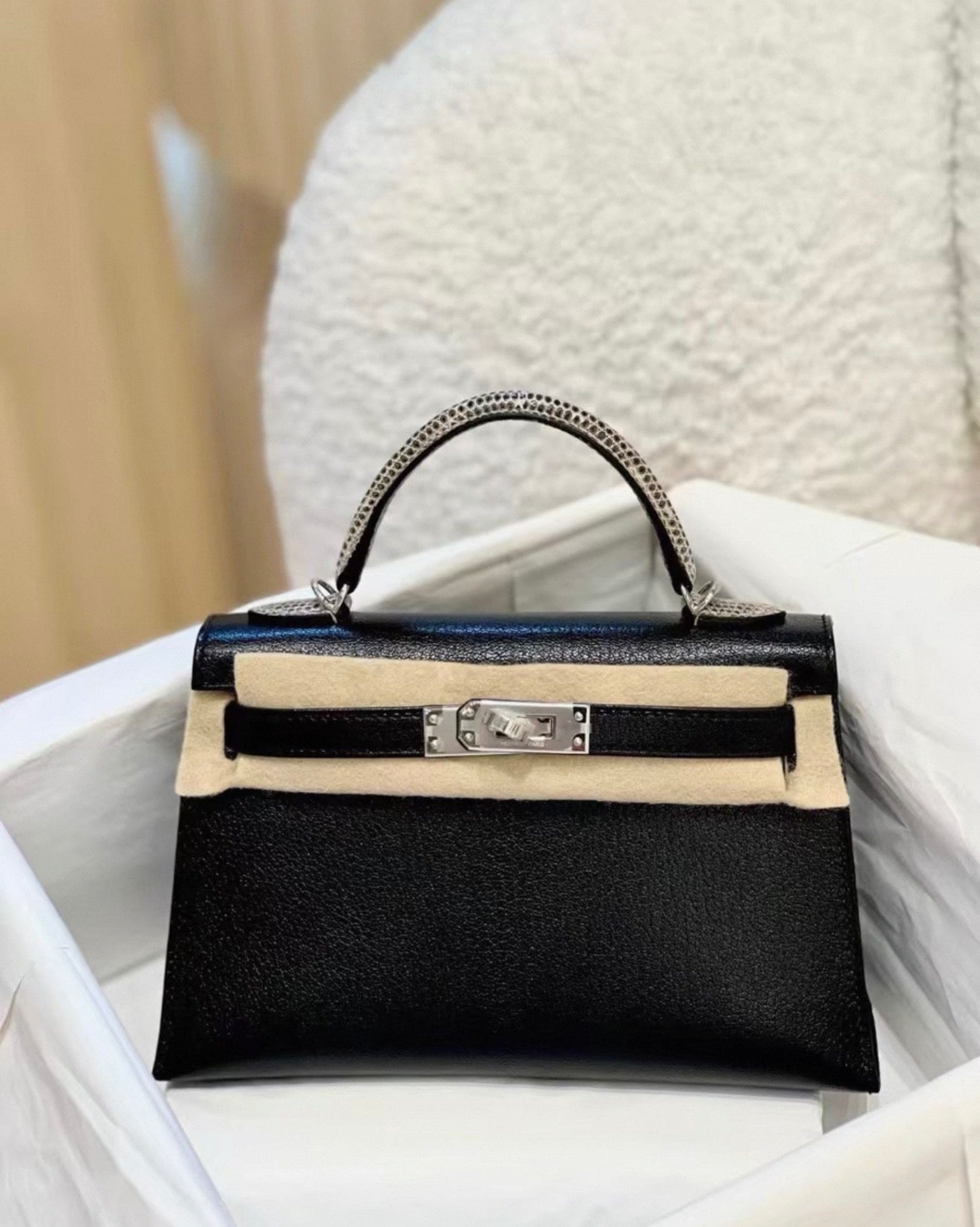 Hermès Mini Kelly 20 touch black goat leather  natural lizard handle with palladium hardware