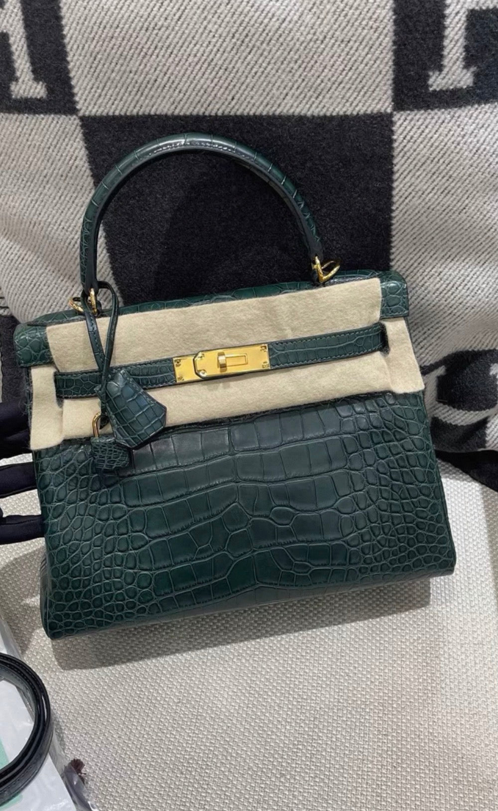 Hermes Kelly 28 1T Dark Green Matte crocodile leather gold hardware