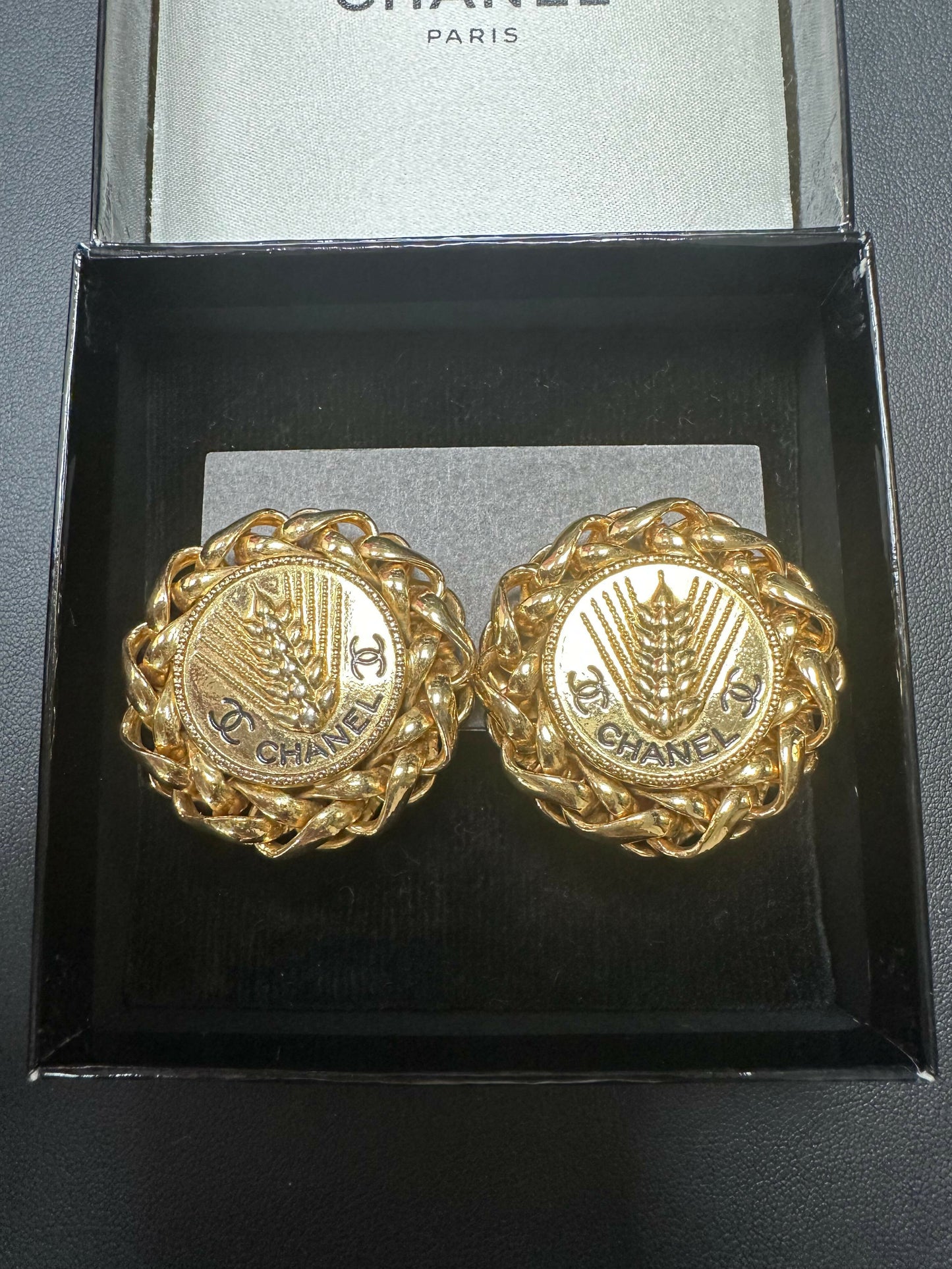 Chanel Vintage 86 Gold-plated Wheat Ear Lace Large Round Clip-on Earrings