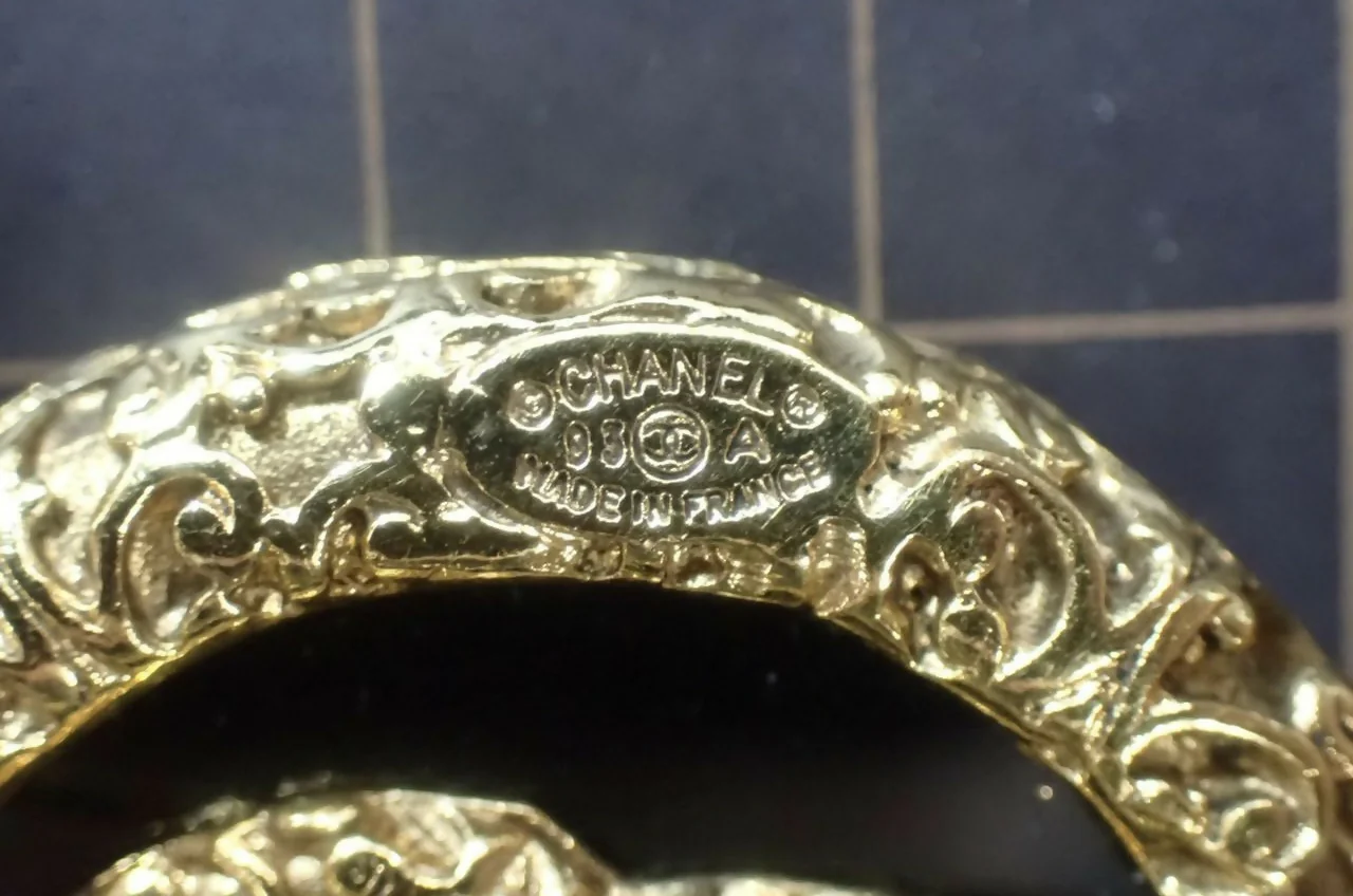 Chanel Vintage 93A Lava Gold Black Coco Mark Round Brooch