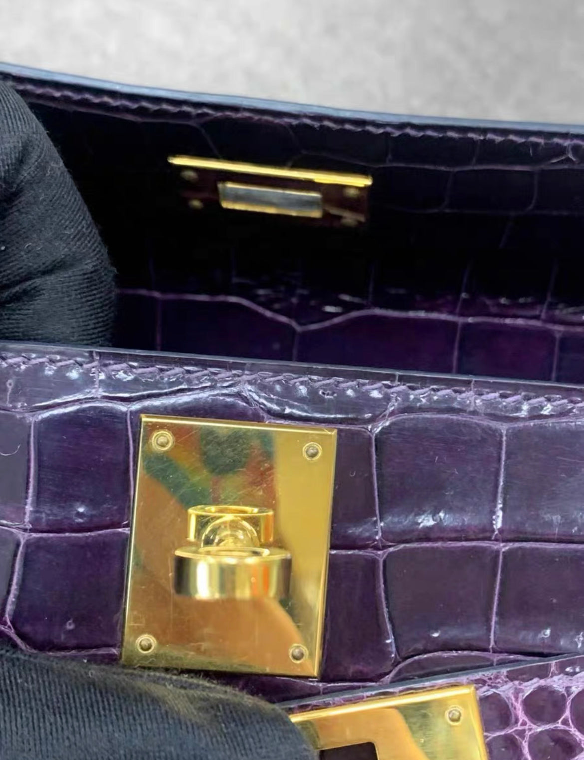 Hermès Kelly Cut Amethysts shiny Crocodile with gold hardware Clutch