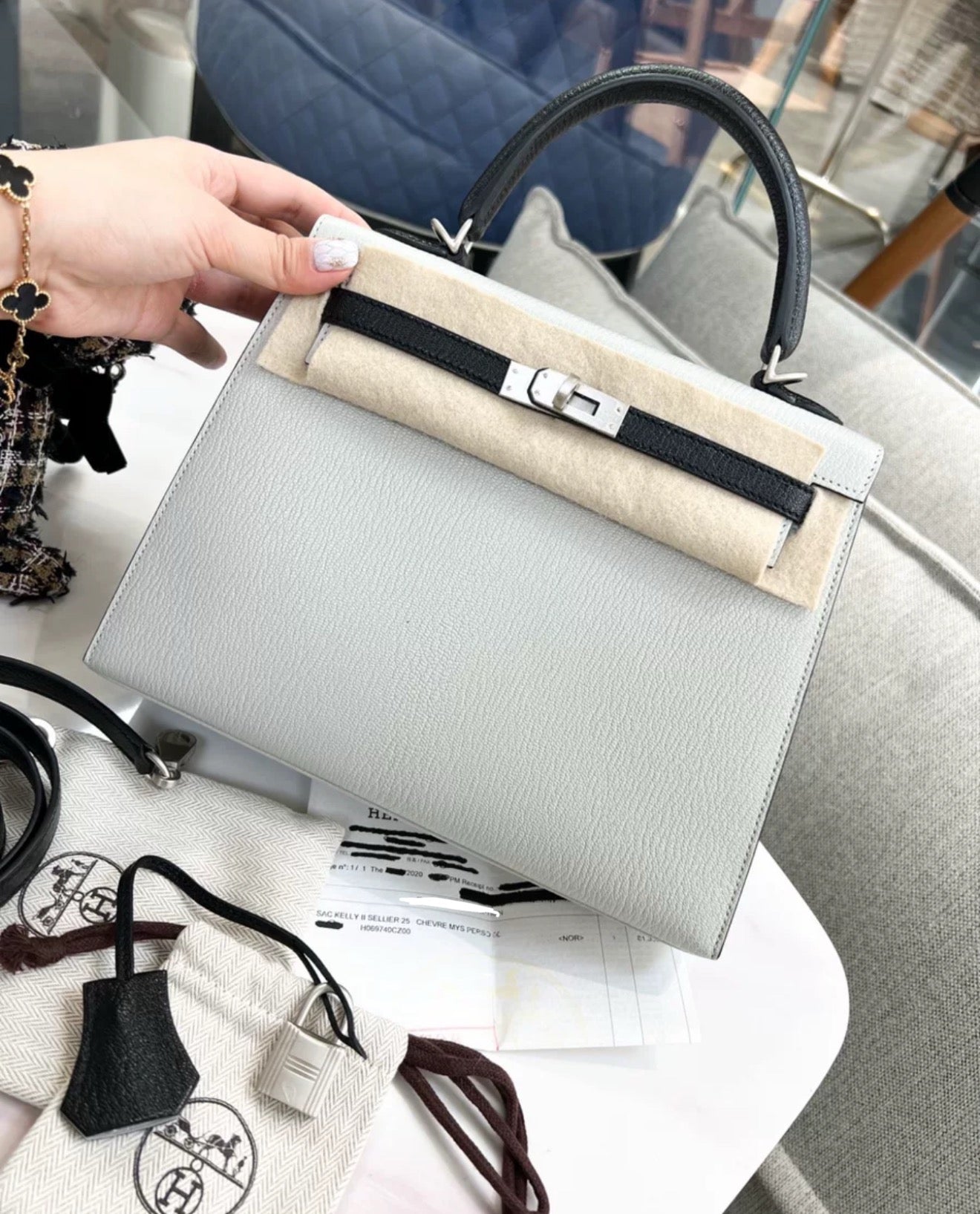 HERMÈS Kelly 25 Chèvre Gris Perle Noire Special Order