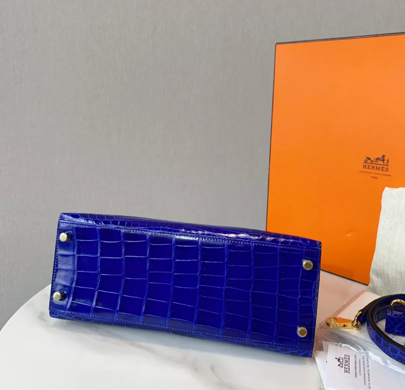 Hermès Kelly 28 Blue Electric Shiny Crocodile Leather Gold Hardware