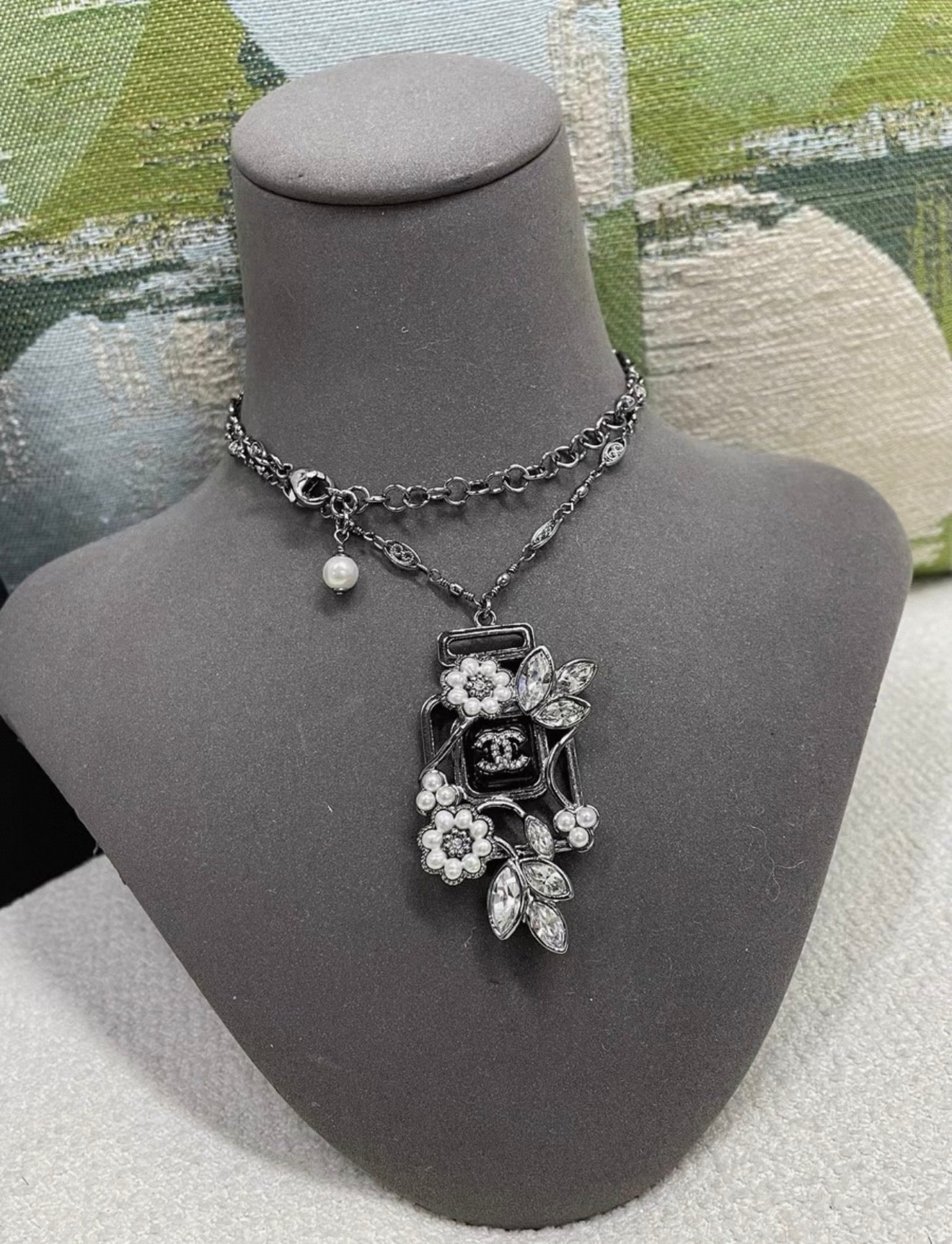 Chanel No. 5 perfum bottle silver  black long necklace