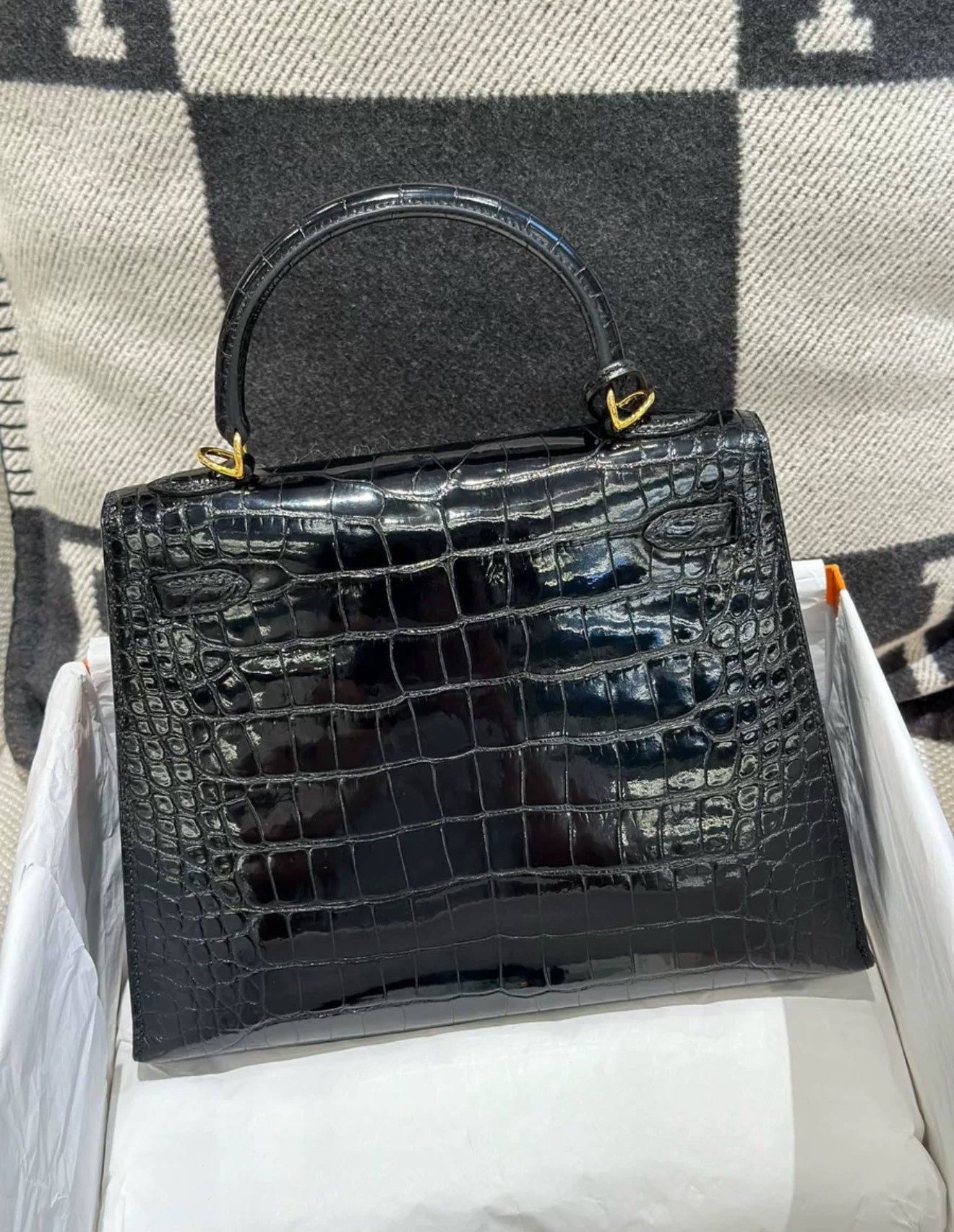 Hermes Kelly 25 Black shiny crocodile leather gold hardware