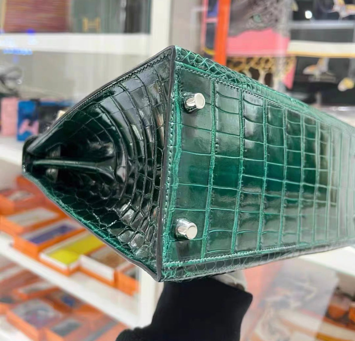 HERMÈS KELLY 28 SELLIER EMERALD SHINY CROCODILE PALLADIUM HARDWARE