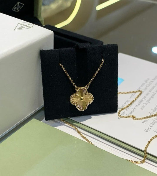 Van Cleef  Arpels Vintage Alhambra Pendant in 18k yellow gold