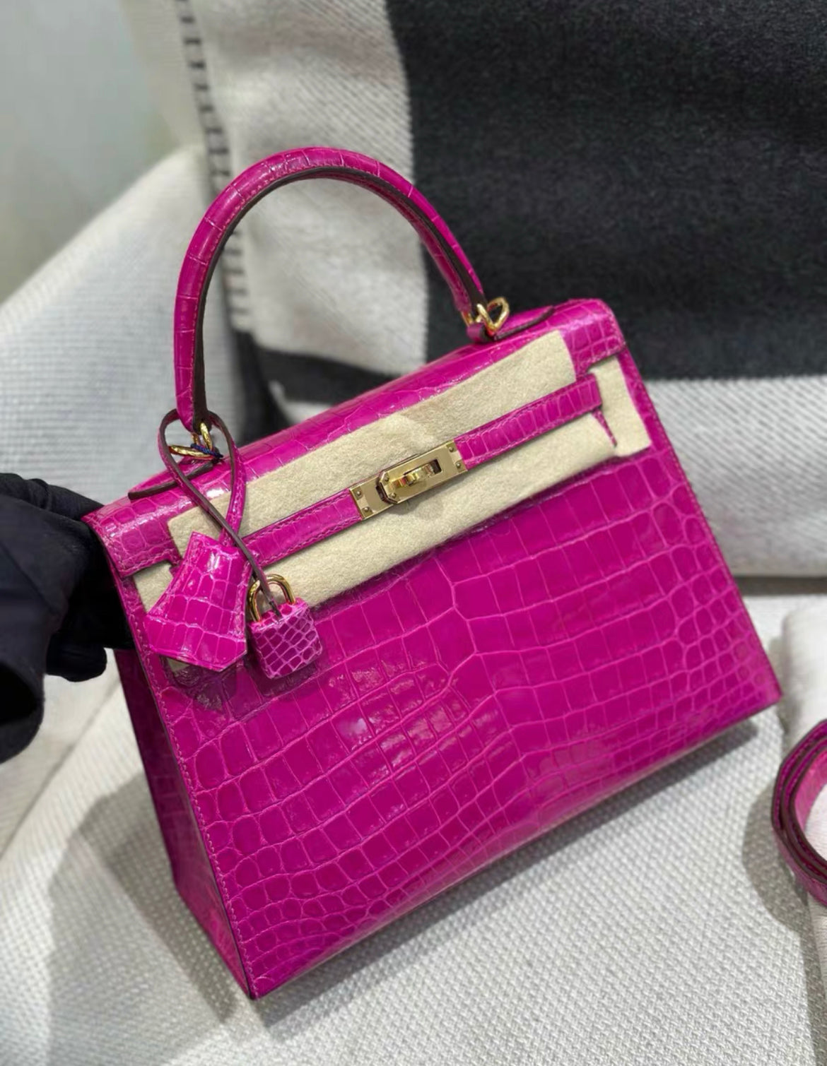 HERMES KELLY 25 SELLIER ROSE SCHEHERAZADE CROCODILE LISSE SHINY GOLD HARDWARE