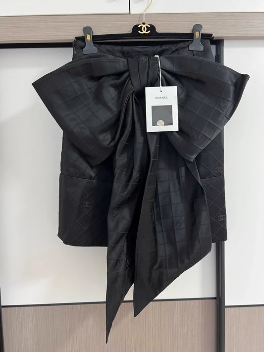 This Chanel silk skirt