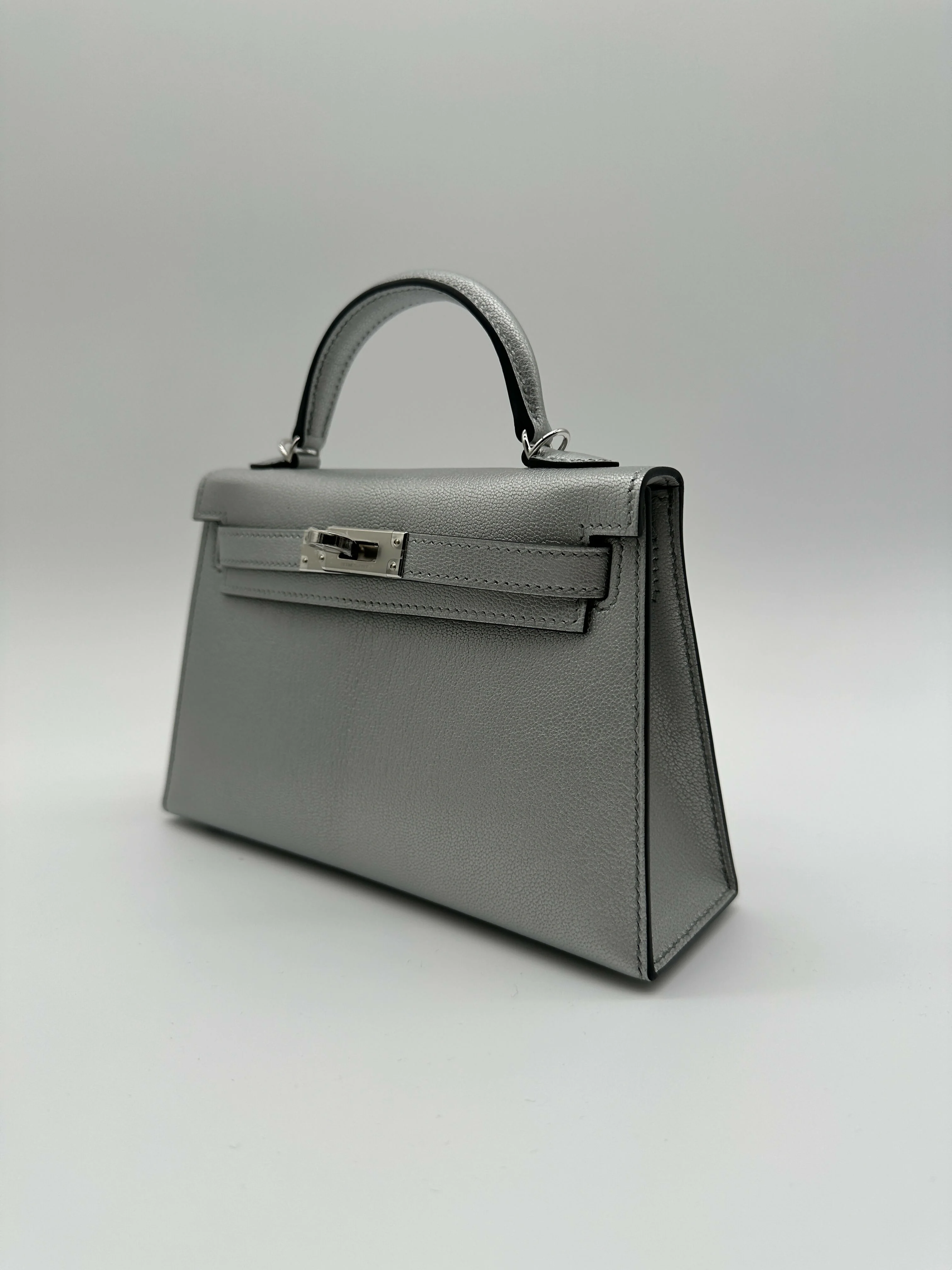 Hermès Kelly 20 Argent Chèvre PHW K 2026