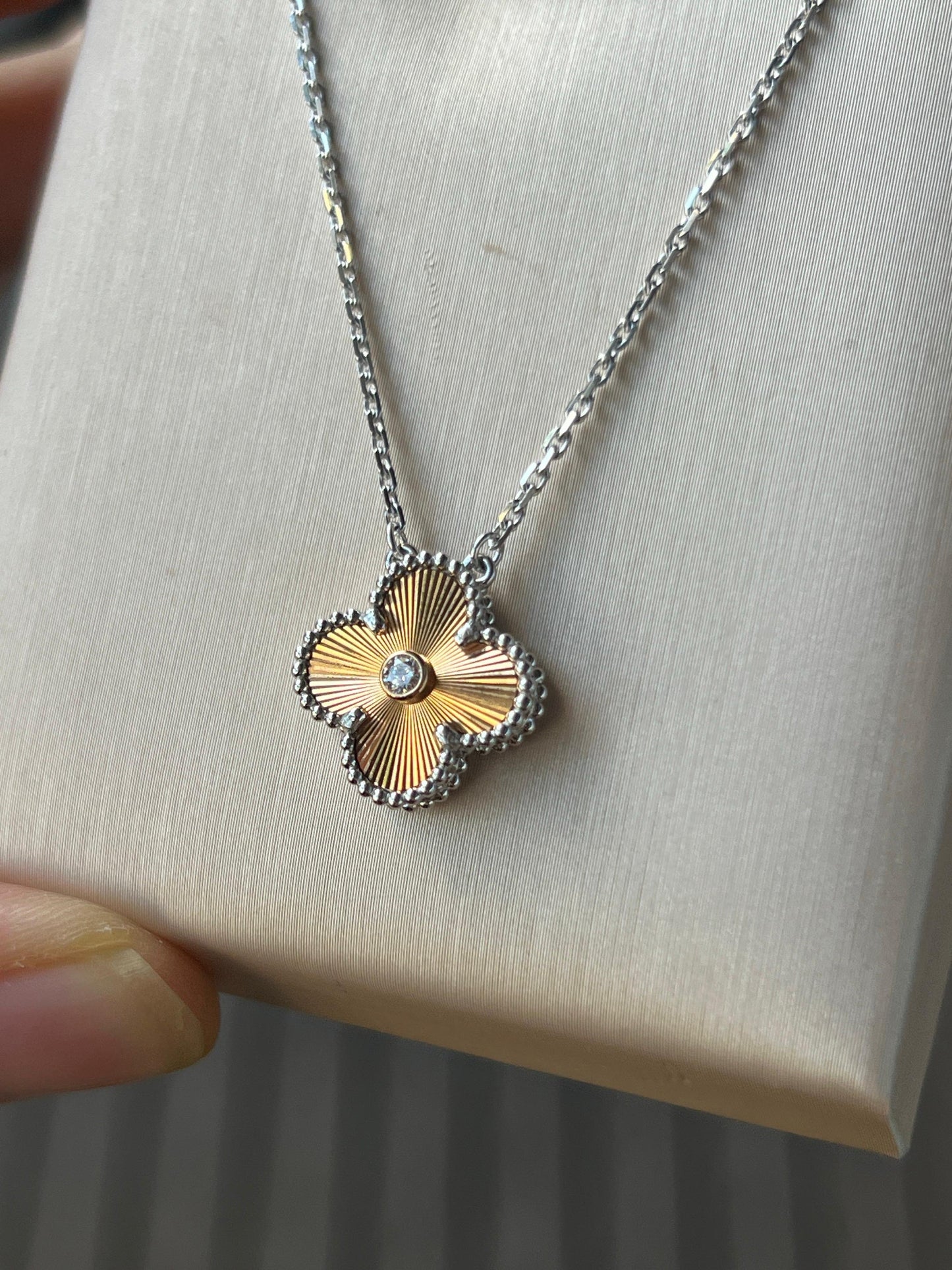 Van Cleef  Arpels Holiday Pendant 2024