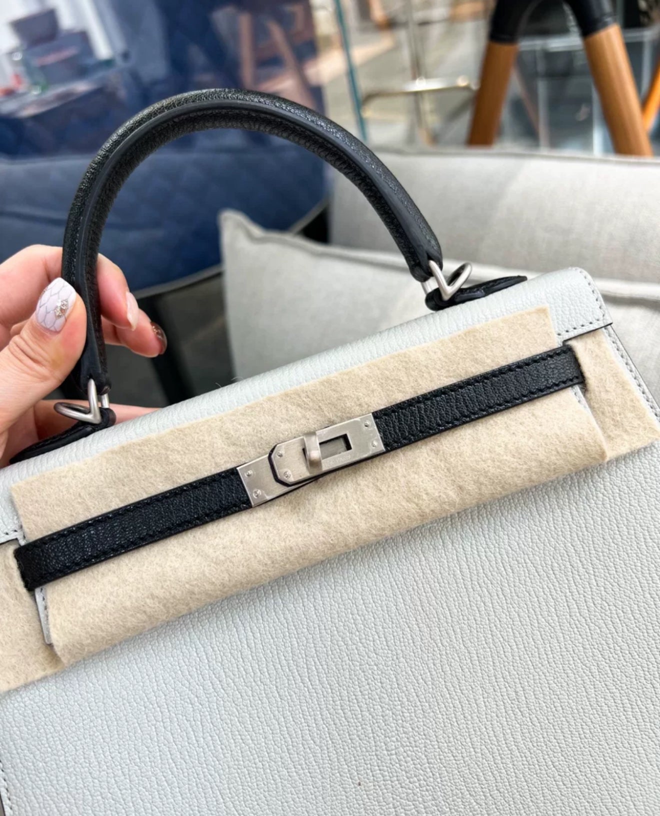 HERMÈS Kelly 25 Chèvre Gris Perle Noire Special Order