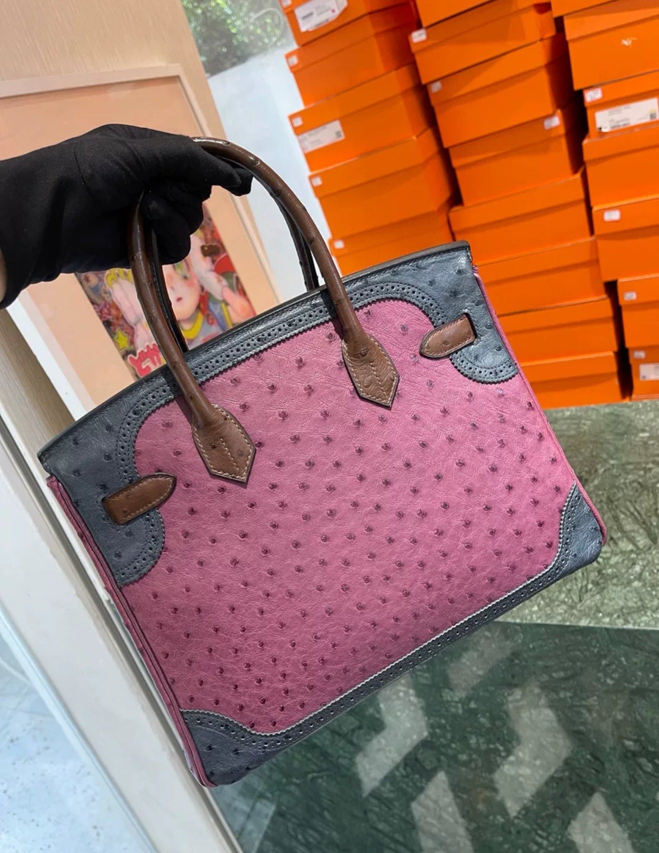 Hermes Birkin 30 lace three-color ostrich R stamp in good condition, comes with lock, key, and dust bag.