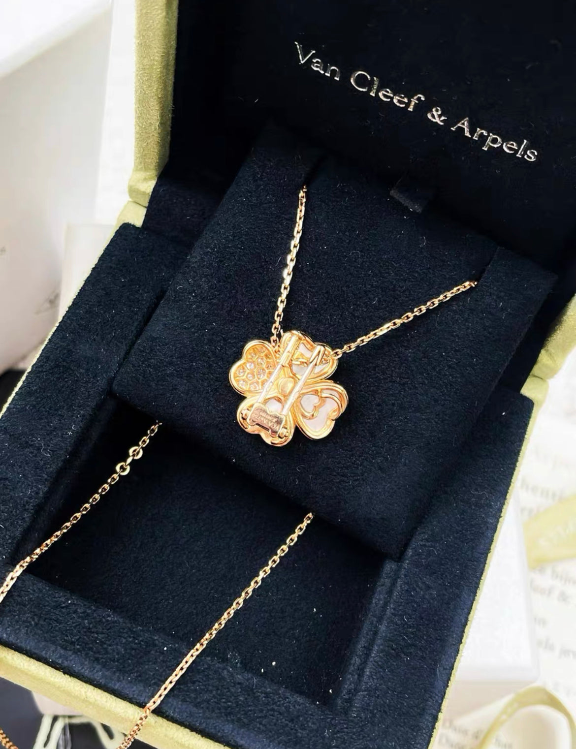 Van Cleef  Arpels Cosmos clip pendant, medium model 18K rose gold, Diamond, Mother-of-pearl