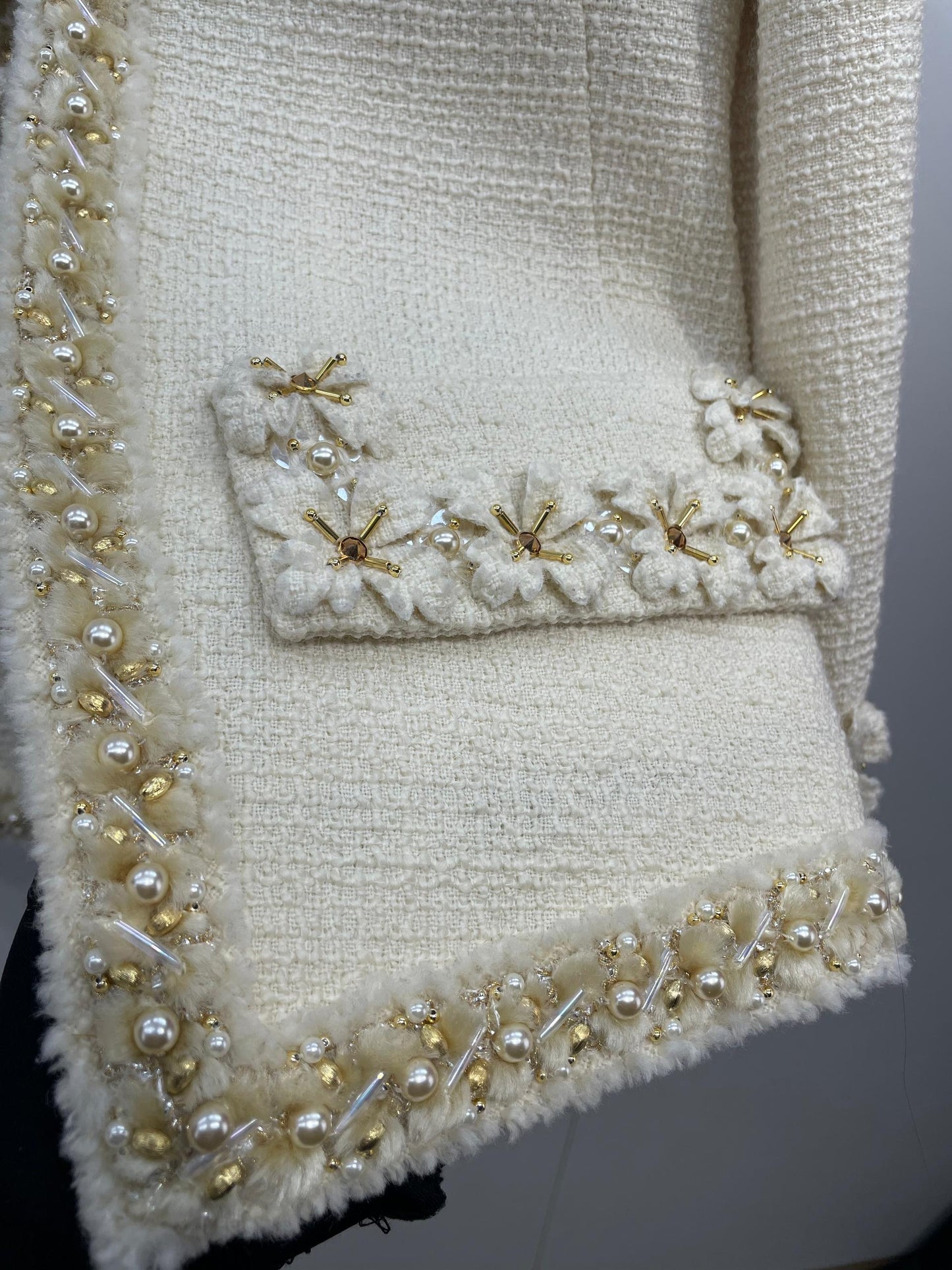 Ultra rare Chanel 2020 écru white tweed jacket
