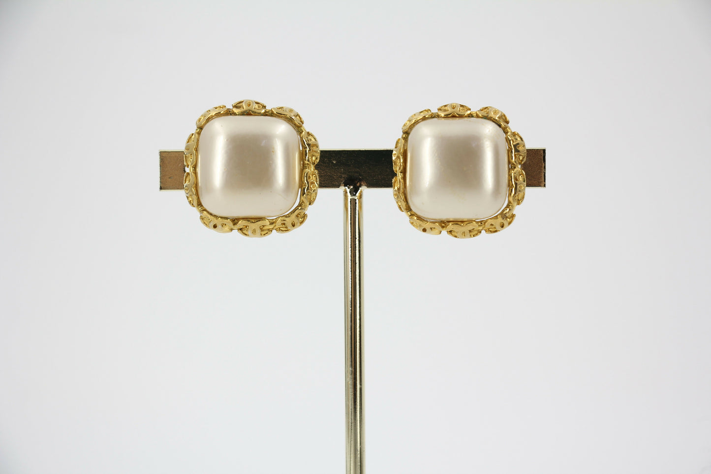 Chanel Vintage 91 Imitation Pearl Square Gold-Plated Clip-on Earrings