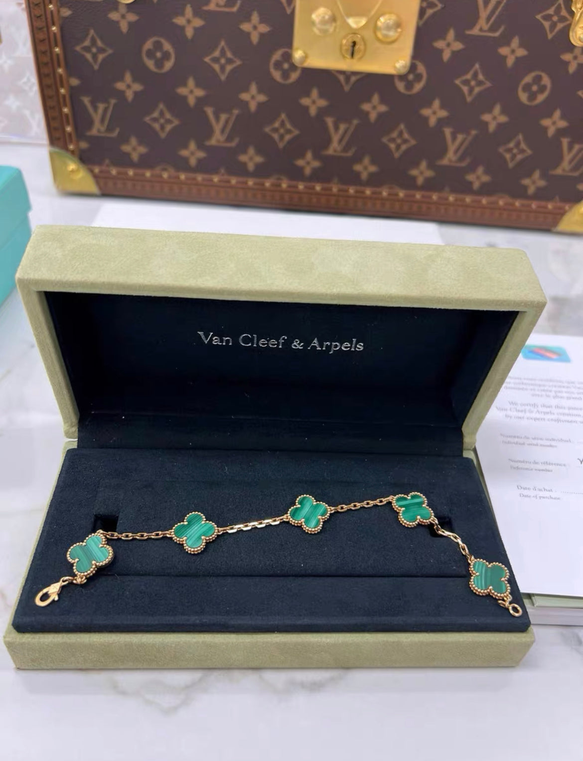 Van Cleef  Arpels Vintage Alhambra bracelet, 5 motifs
18K yellow gold, Malachite