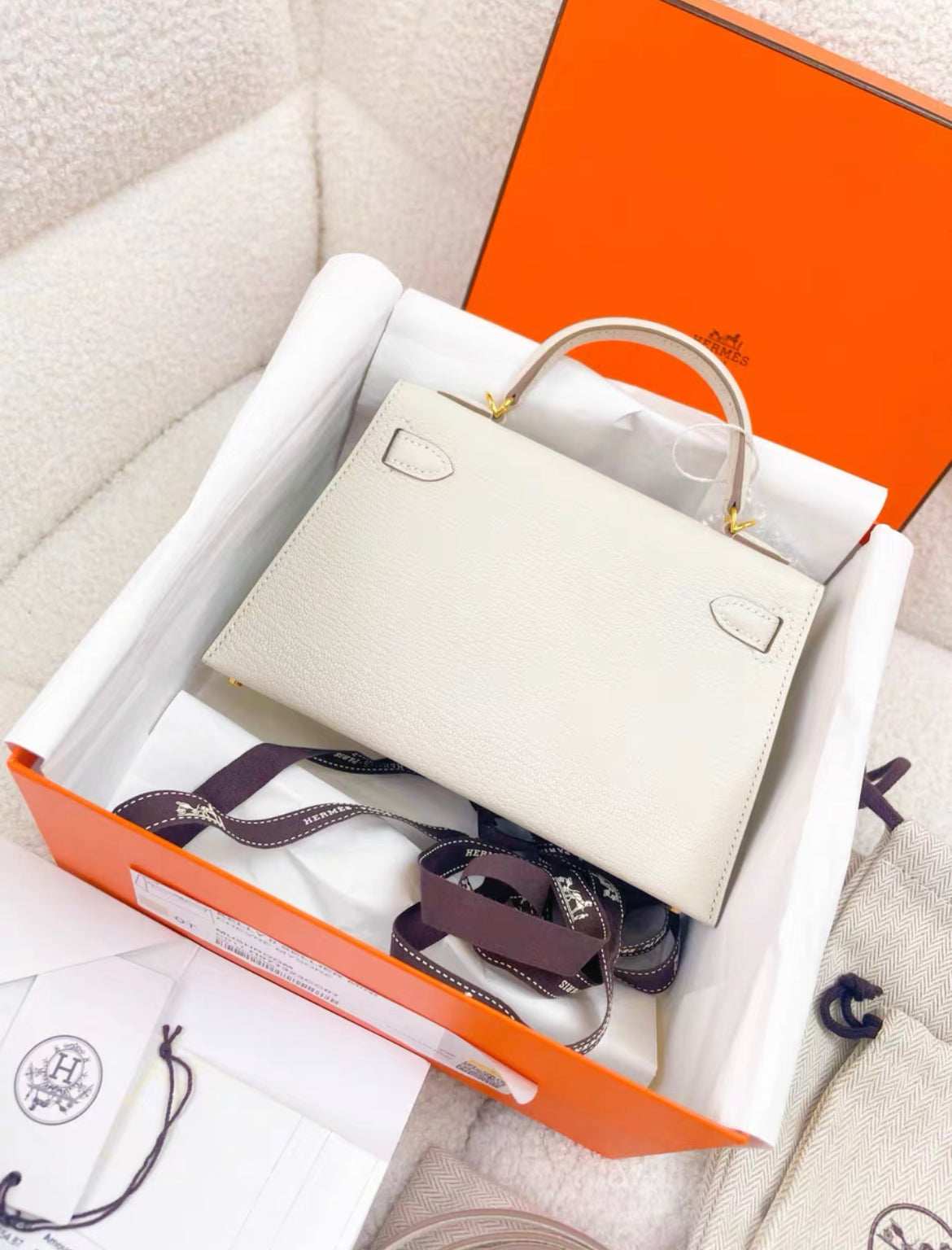 Hermès Kelly Sellier 20 Gris Pale Epsom Gold Hardware