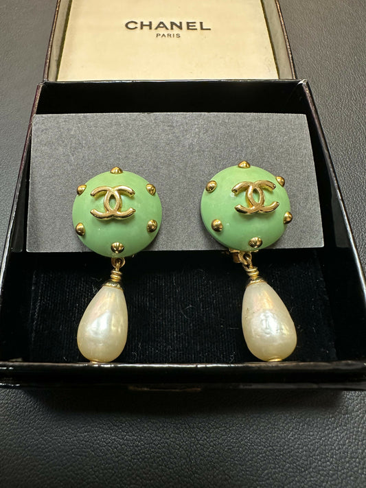 Chanel Vintage 96C Imitation Pearl  Resin Green Bean Clip-on Earrings