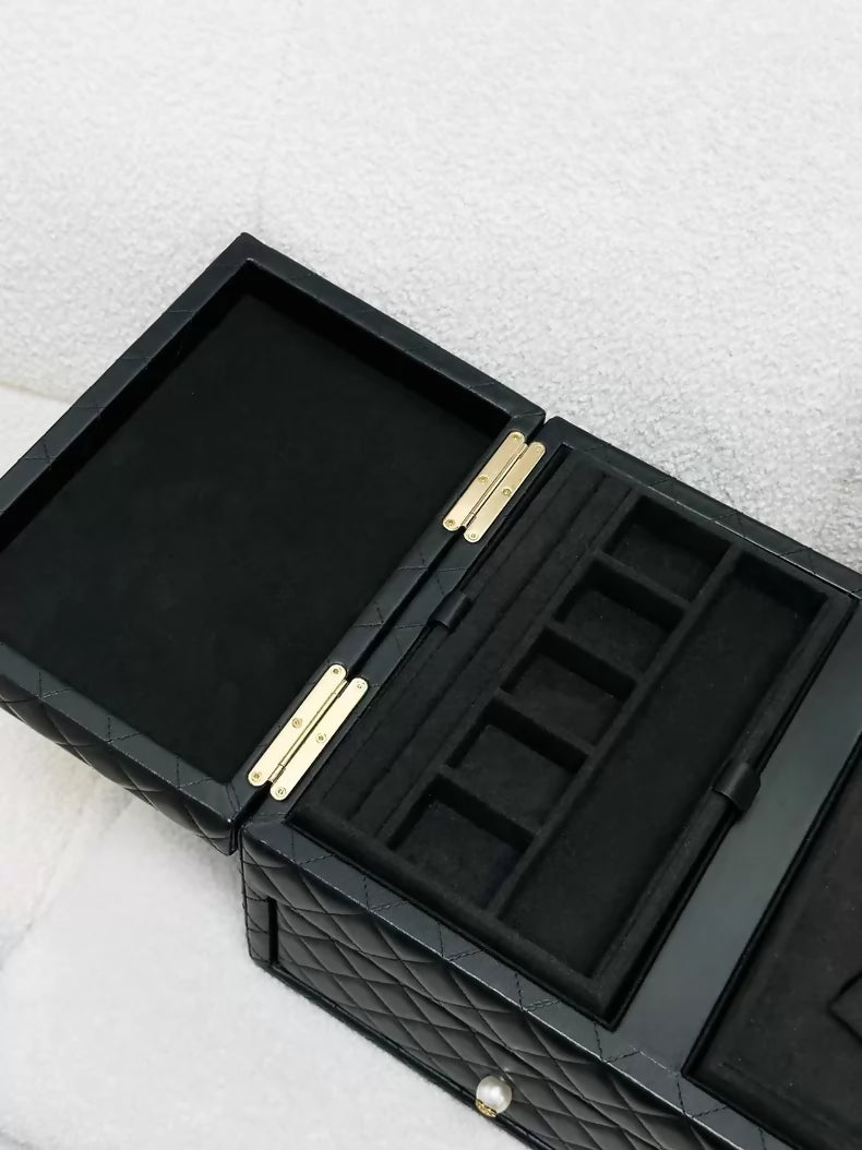 Chanel Métiers dArt collection, classic black lambskin quilted jewelry case, large size,