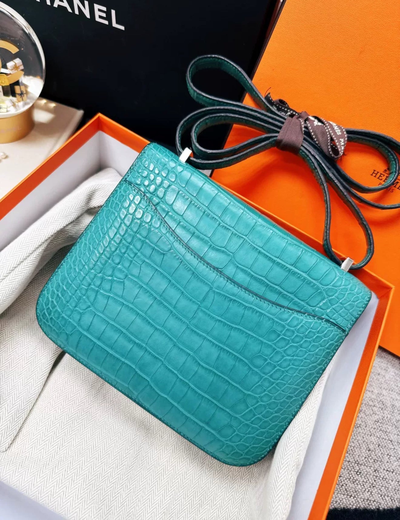 Hermès Constance 19 Bleu Paon Matte Alligator Leather Palladium Hardware