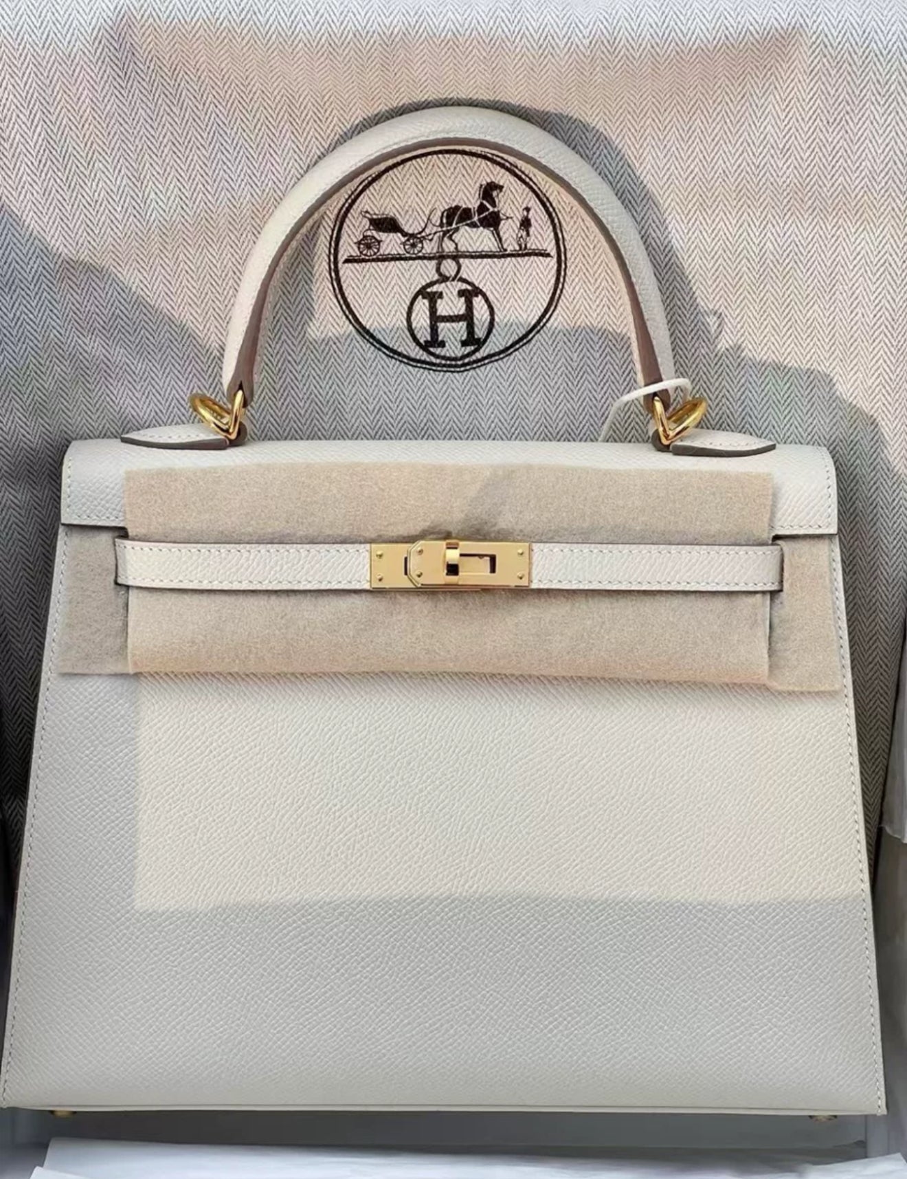 Hermès Kelly 25 Craie Epsom Leather Gold Hardware