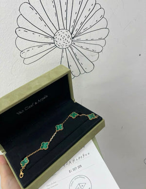 Van Cleef  Arpels Vintage Alhambra bracelet, 5 motifs
18K yellow gold, Malachite