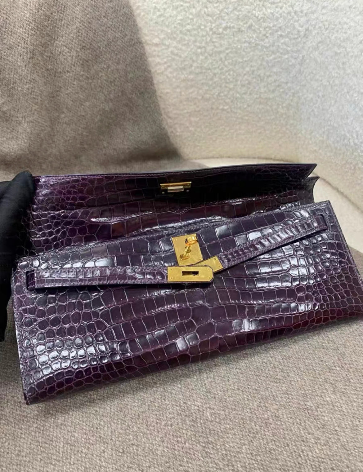 Hermès Kelly Cut Amethysts shiny Crocodile with gold hardware Clutch