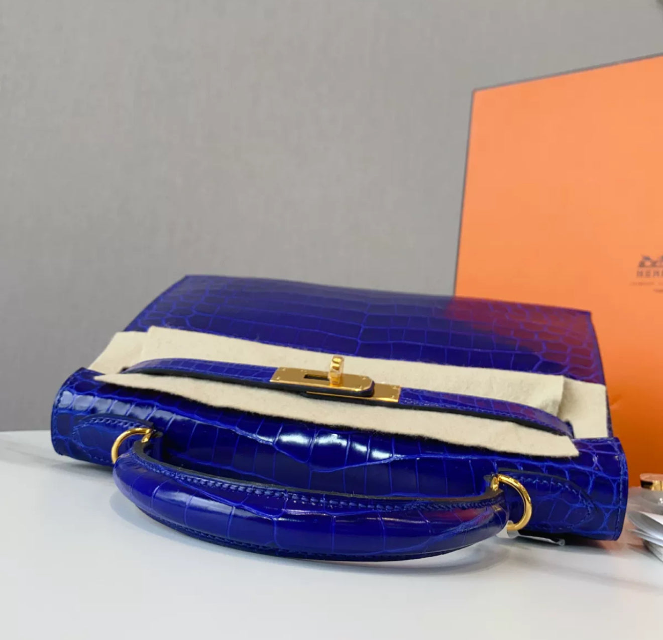 Hermès Kelly 28 Blue Electric Shiny Crocodile Leather Gold Hardware