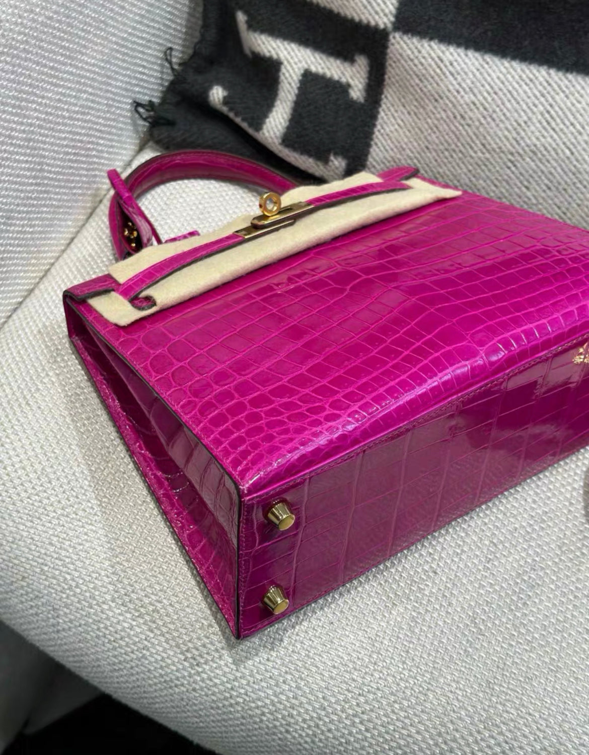 HERMES KELLY 25 SELLIER ROSE SCHEHERAZADE CROCODILE LISSE SHINY GOLD HARDWARE