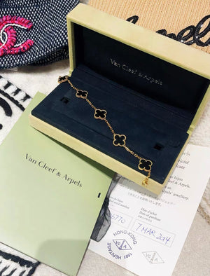 Van Cleef  Arpels Vintage Alhambra bracelet, 5 motifs
18K yellow gold, Onyx