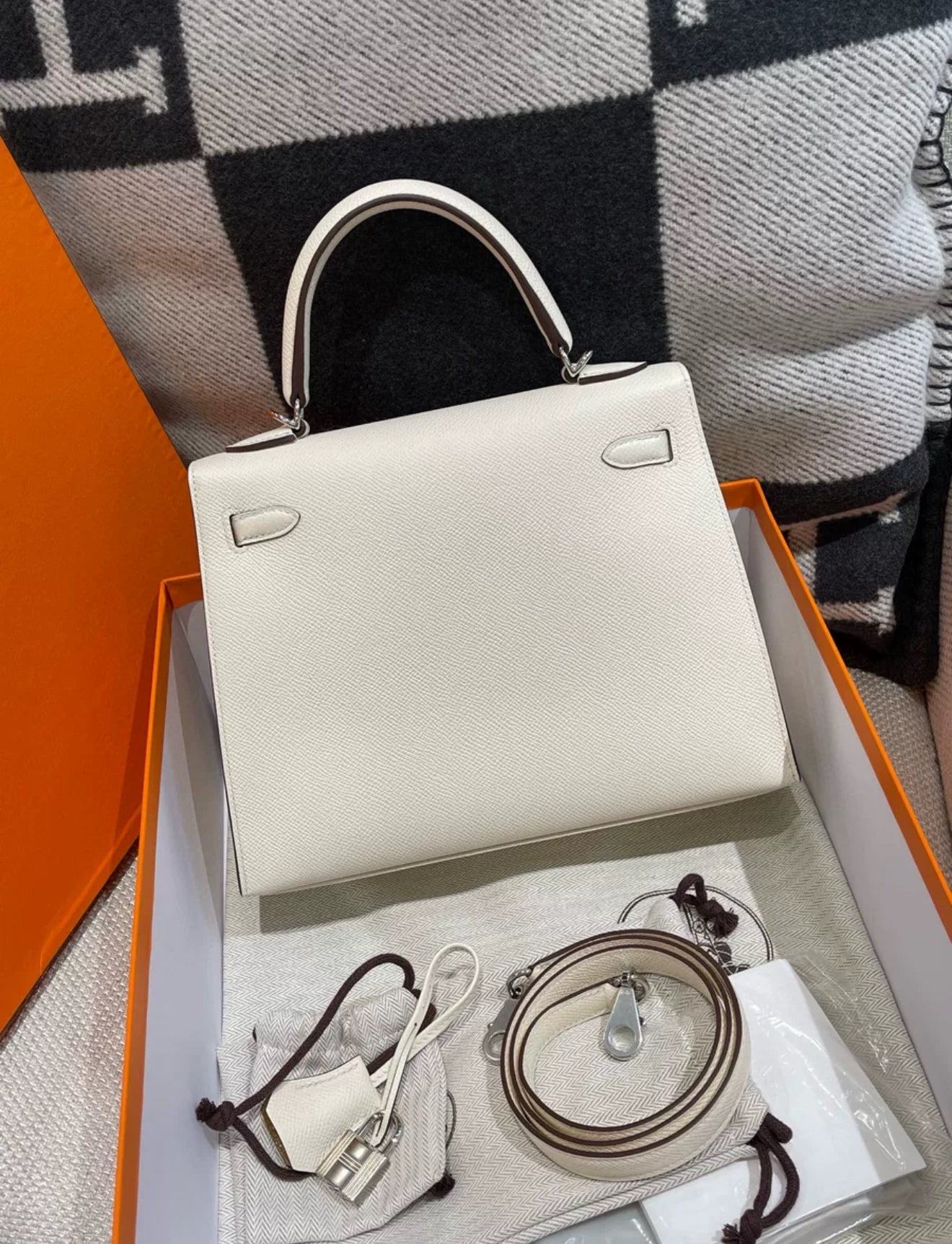 Hermès Kelly 25 Epsom Nata Leather Palladium Leather