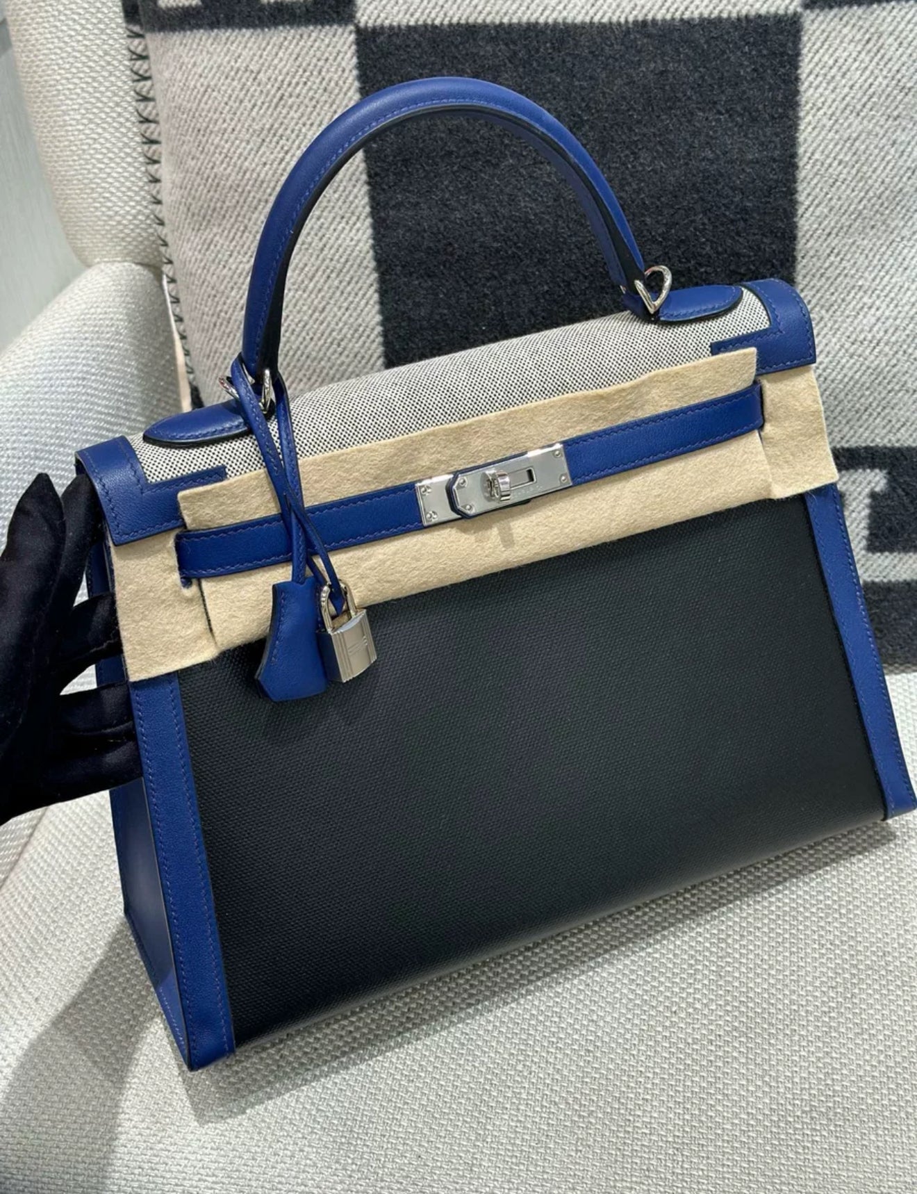 Hermès Kelly Limited Edition 32 Noir (Black)/Bleu Saphir Sellier Epsom Palladium Hardware