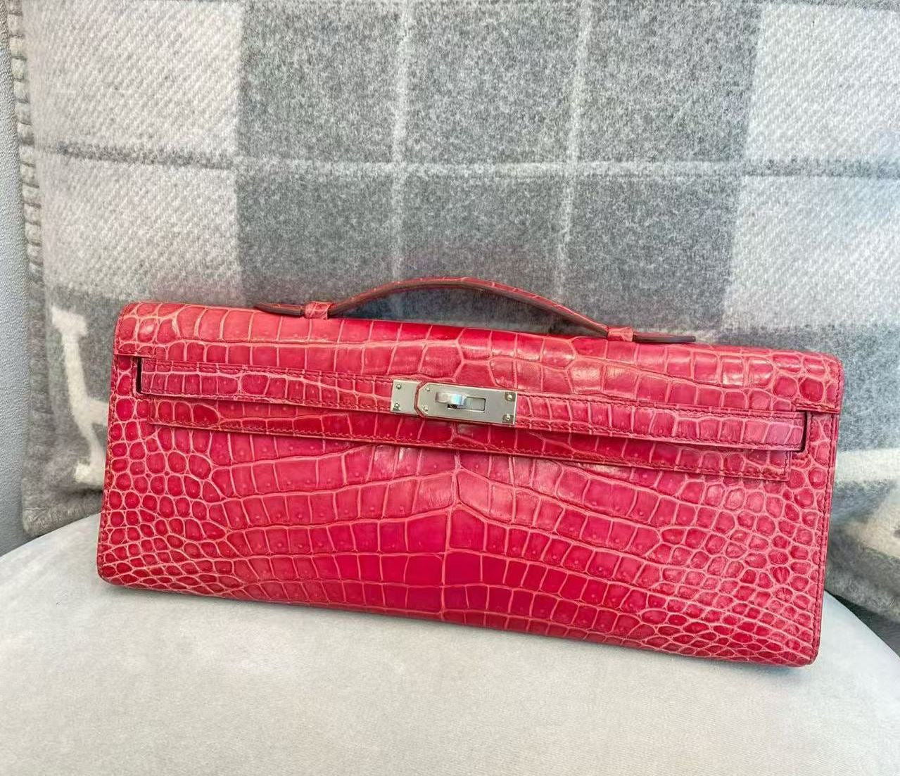 Hermès Kelly cut in Fuschia shiny porosus palladium hardware