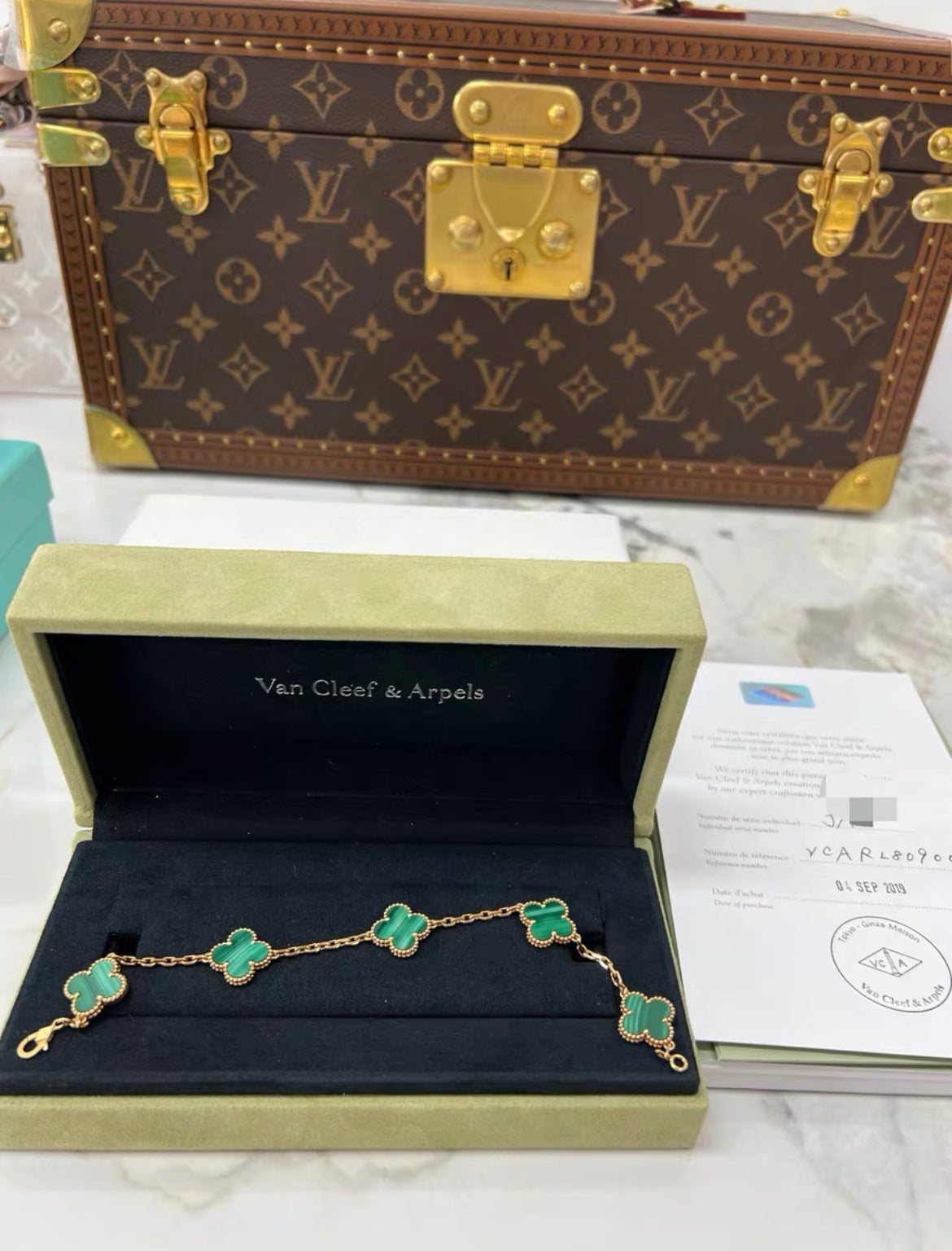 Van Cleef  Arpels Vintage Alhambra bracelet, 5 motifs
18K yellow gold, Malachite