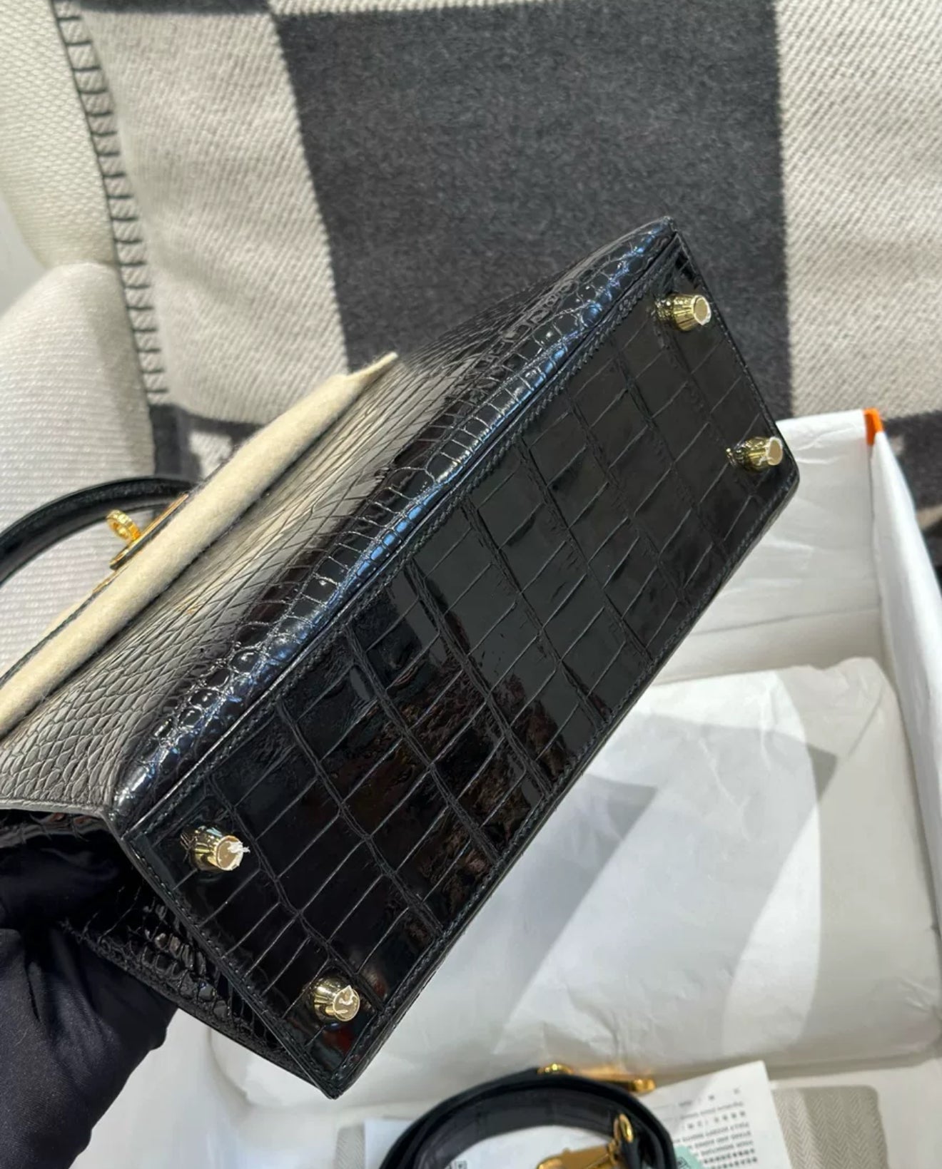 Hermes Kelly 25 Black shiny crocodile leather gold hardware