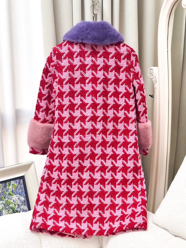 Gucci coat in pink houndstooth fabric with purple fur collar