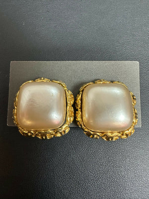 Chanel Vintage 91 Imitation Pearl  Gold Plated Square Clip-on Earrings