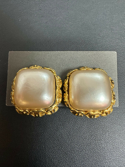 Chanel Vintage 91 Imitation Pearl  Gold Plated Square Clip-on Earrings