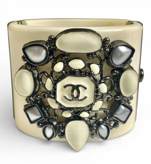 Rare Chanel 12A Paris Bombay Runway Ivory Statement Cuff Bracelet Bangle