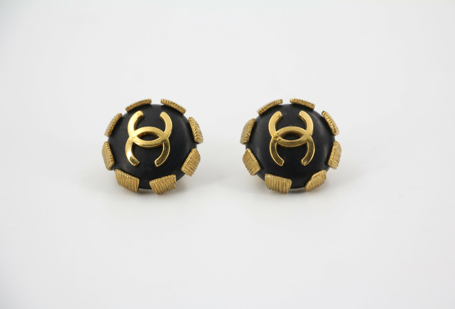 Chanel Vintage 94 Gold Plated  Resin Buckle CC in Black and Gold Clip-on Earrings