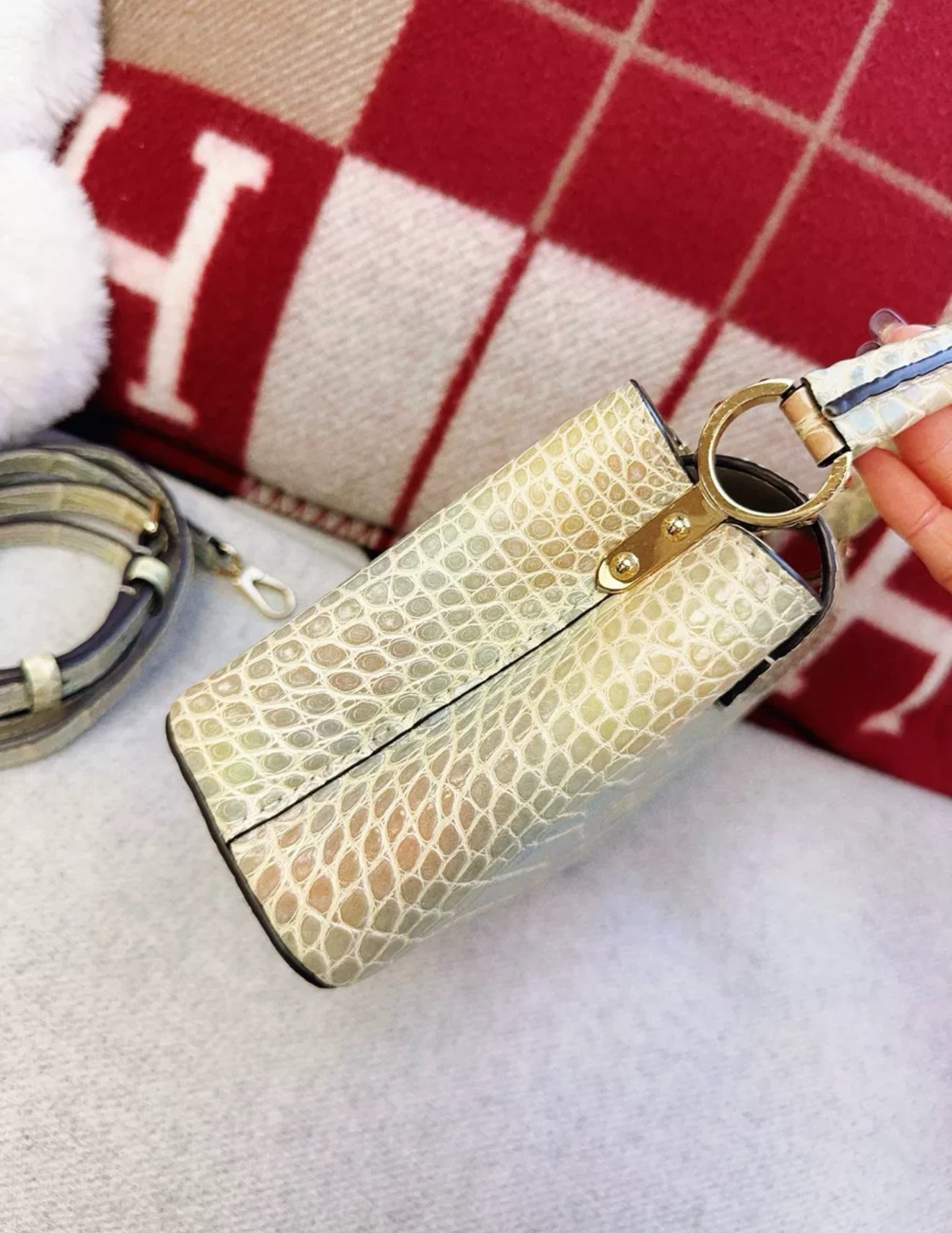 Louis Vuitton Capucines coral alligator leather