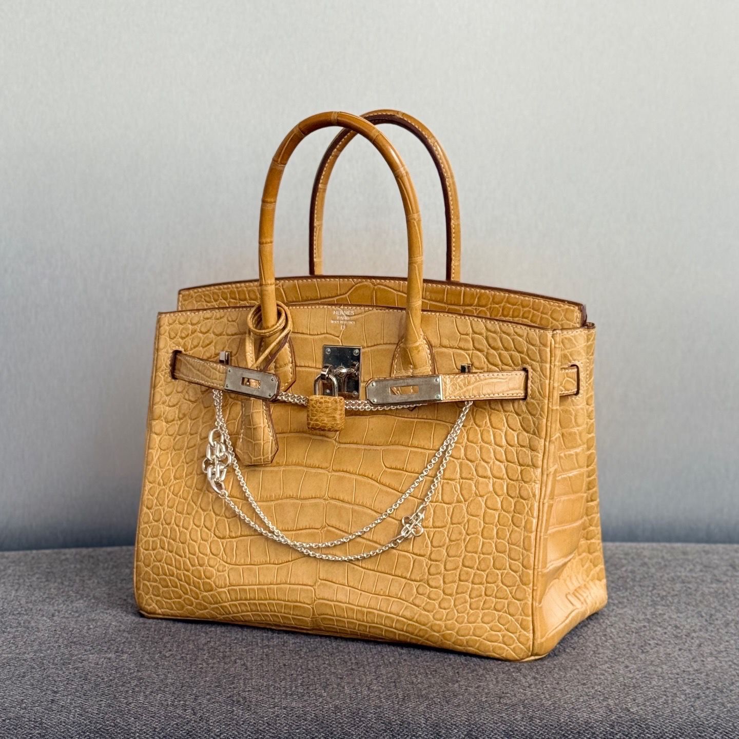 Hermes BIRKIN 30 MAIZE
Matte Alligator leather palladium hardware