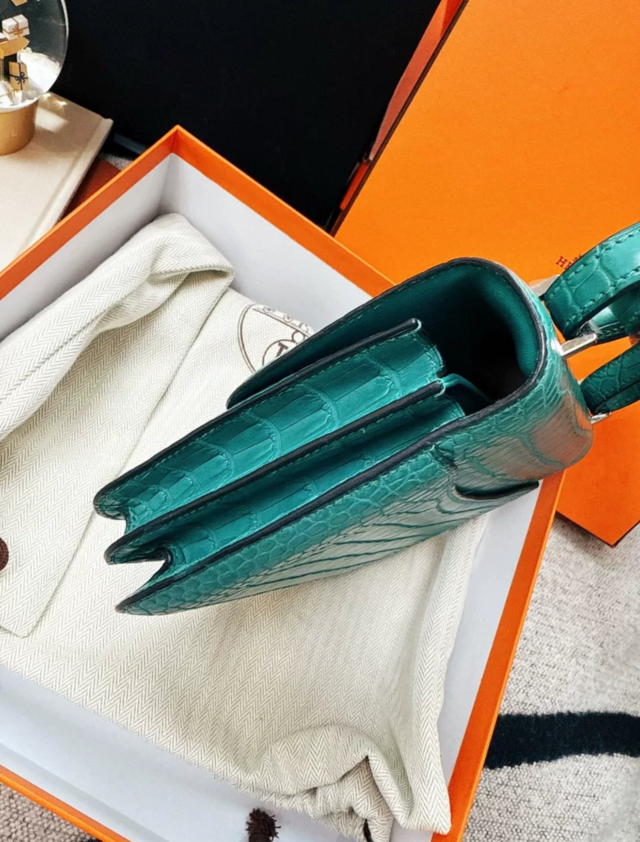Hermès Constance 19 Bleu Paon Matte Alligator Leather Palladium Hardware
