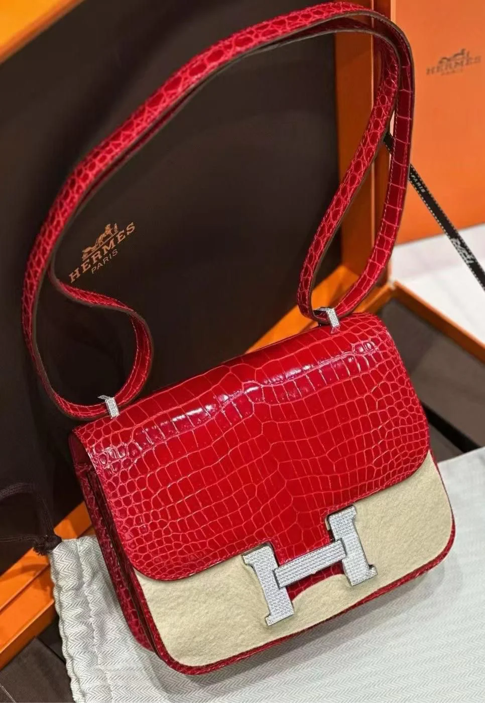 Hermes Constance 18 Braise Shiny Porosus Gold Diamond hardware