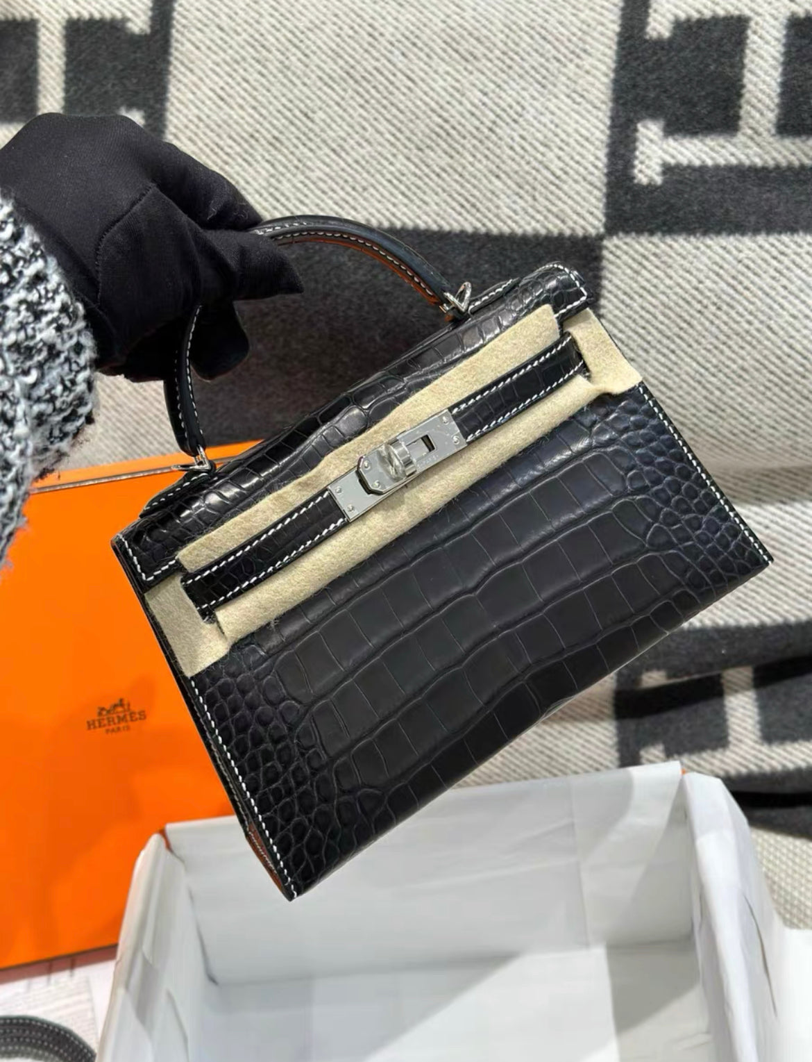HERMÈS MINI KELLY 20 BLACK ALLIGATOR MATTE WITH WHITE STITCHING PALLADIUM HARDWARE