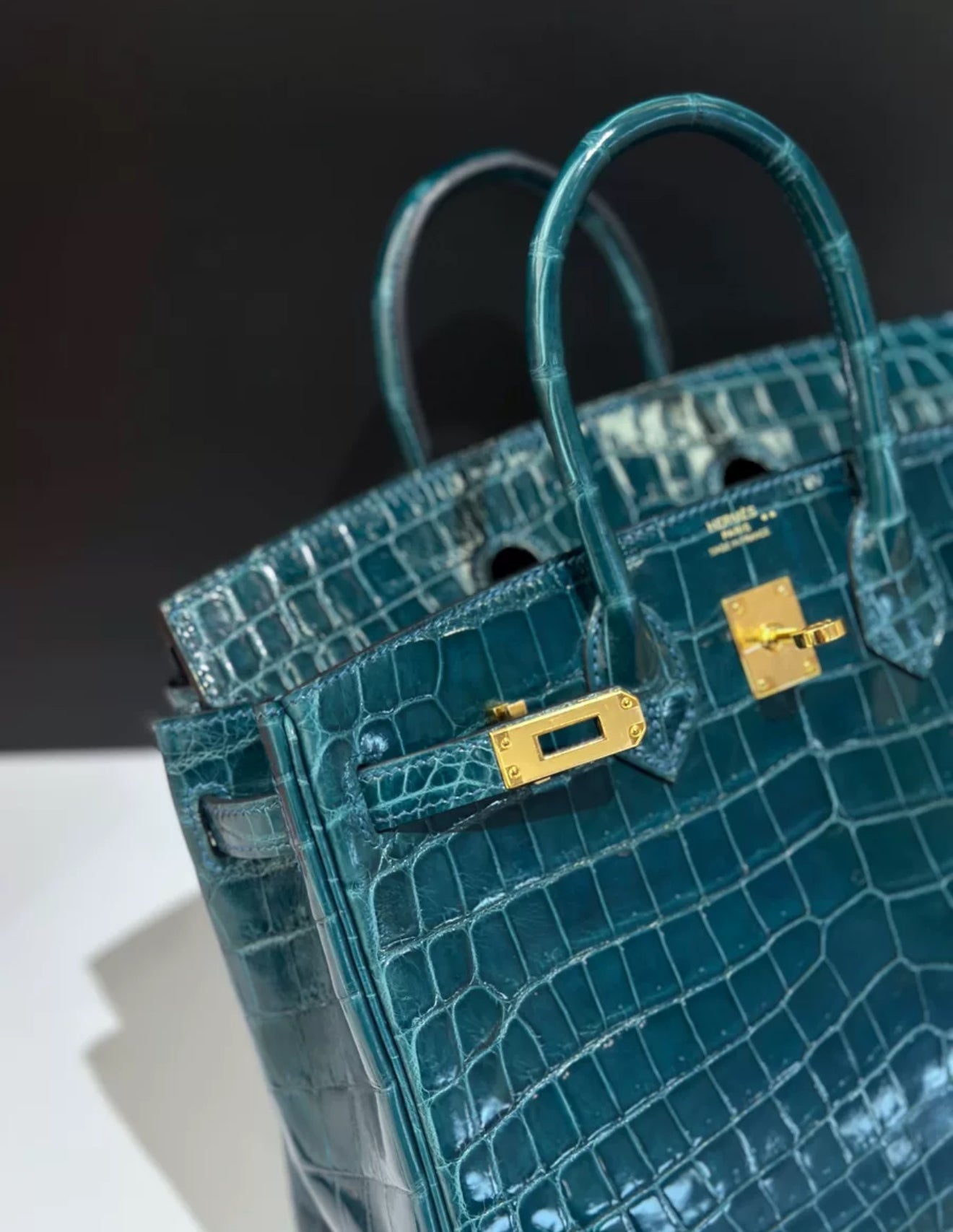 Hermès Birkin 25 Colvert Shiny Crocodile Leather Gold Hardware